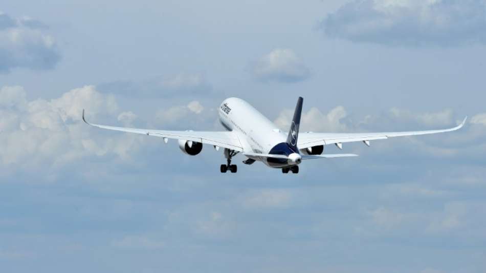 Lufthansa verbucht erstmals seit Corona-Krise wieder operativen Quartalsgewinn