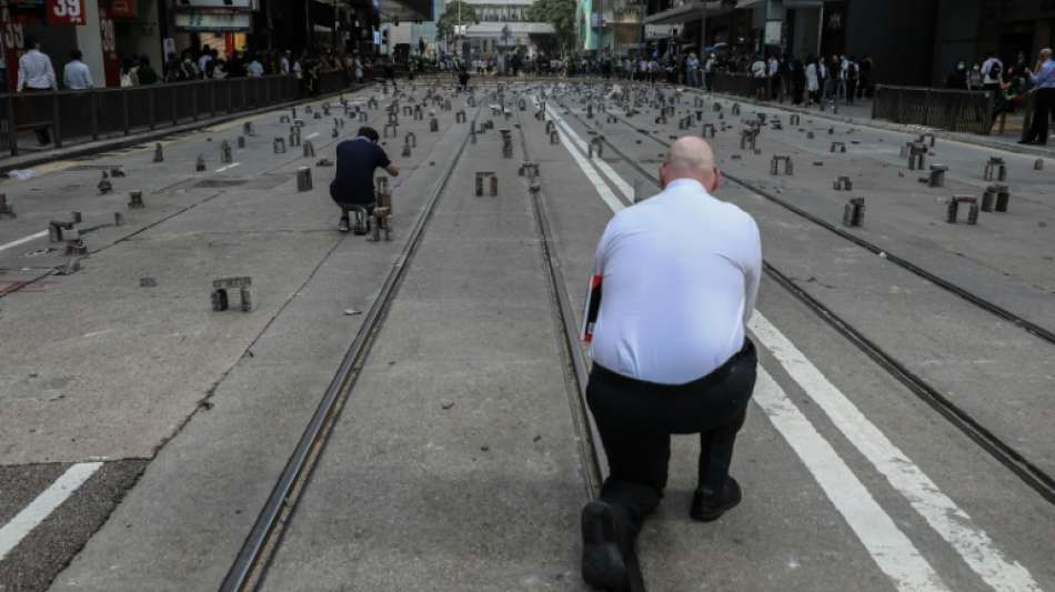 Demonstranten legen Hongkong weitgehend lahm
