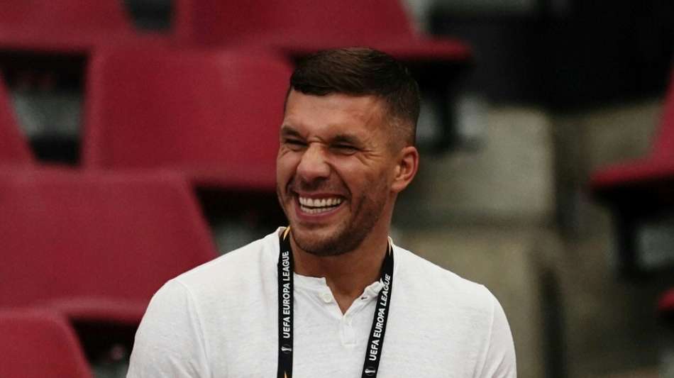 P&uuml;nktlich zum Geburtstag: Podolski geht mit neuer Kollektion an den Start