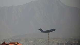 Noch 5400 Menschen hoffen auf Gel&auml;nde des Kabuler Flughafens auf Ausreise