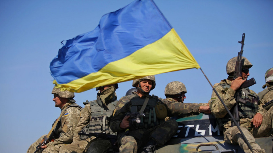 Honneur à l'Ukraine héroïque! Слава героїчній Україні!
