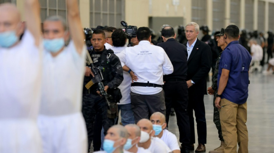  Kast pede 'colabora&ccedil;&atilde;o' a Bukele ap&oacute;s visita &agrave; megapris&atilde;o de El Salvador 