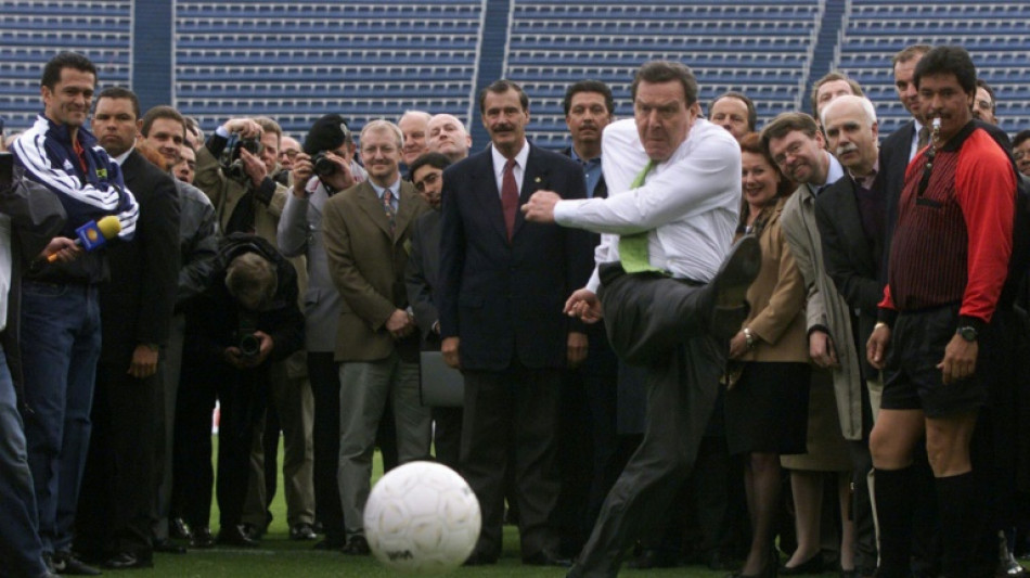 Ukraine: Schr&ouml;der perd son statut de membre honoraire de la f&eacute;d&eacute;ration allemande de foot 