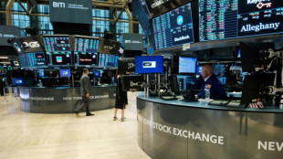 Wall Street ouvre en hausse, soulag&eacute;e au sujet de Ta&iuml;wan