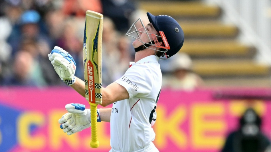  England turn screw in 3rd Test against Pakistan 