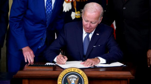 Biden promulgue une réforme majeure sur le climat et la santé