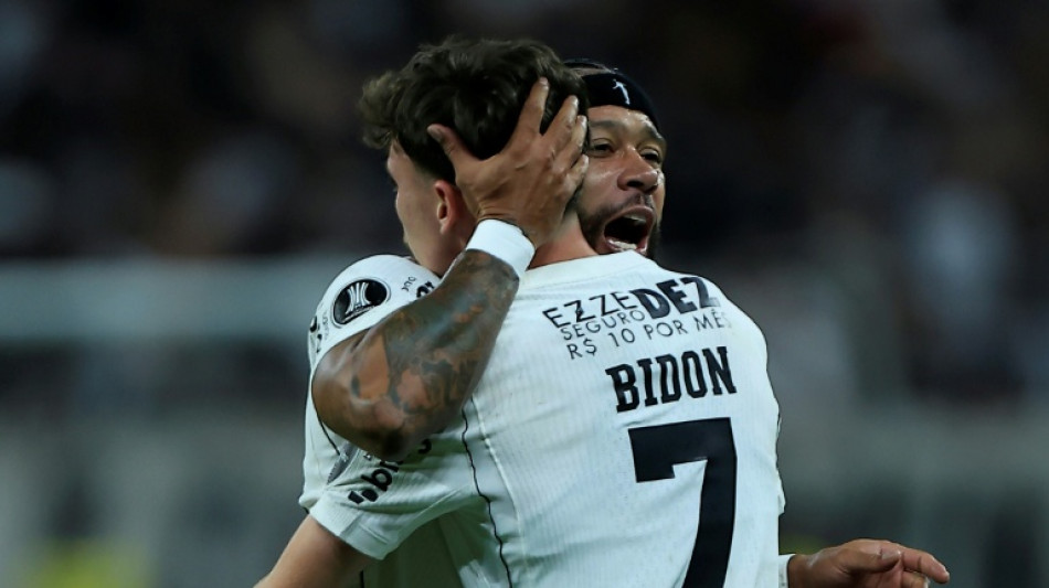  No retorno de Memphis, Corinthians vence Rosario Central (1-0) e vai &agrave;s quartas da Libertadores 