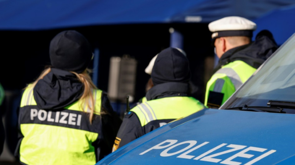  Sieben Festnahmen bei Durchsuchungen wegen Waffenhandels in Berlin 