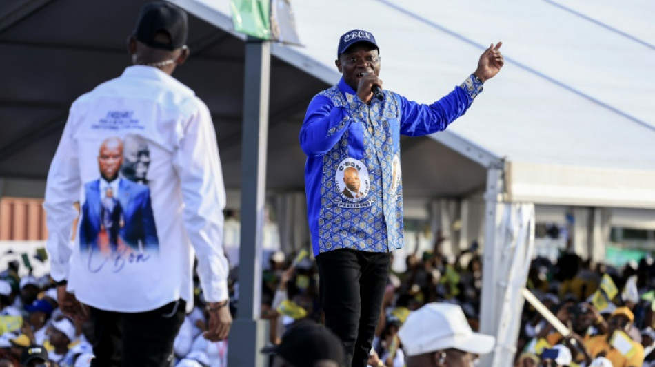 Gab&atilde;o elege seu presidente ap&oacute;s 19 meses de regime militar