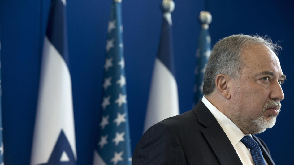  Liberman chiede a procura un'inchiesta per tradimento contro Netanyahu 