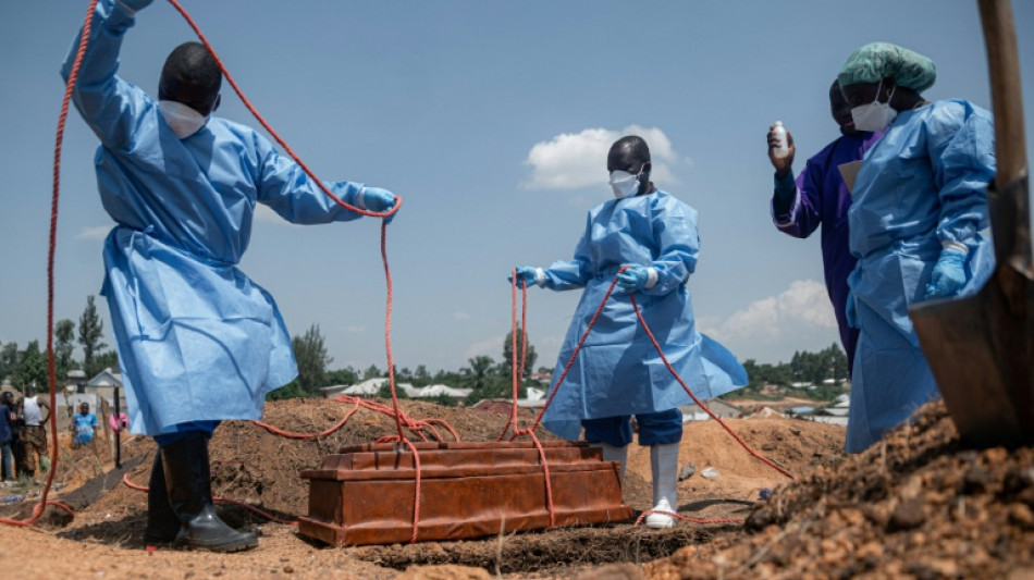  Epidemia de ebola supera 2 mil mortes na RD Congo e se aproxima do surto mais letal 