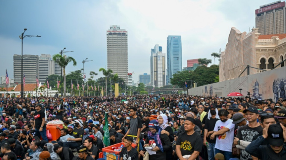 Des dizaines de milliers de Malaisiens manifestent contre la vie chère et le manque de réformes