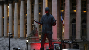 Zehn Meter hohe Pop-up-Statue von US-Rapper Kid Cudi im Zentrum von Paris