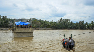 Frustration in Indonesia as flood survivors await aid