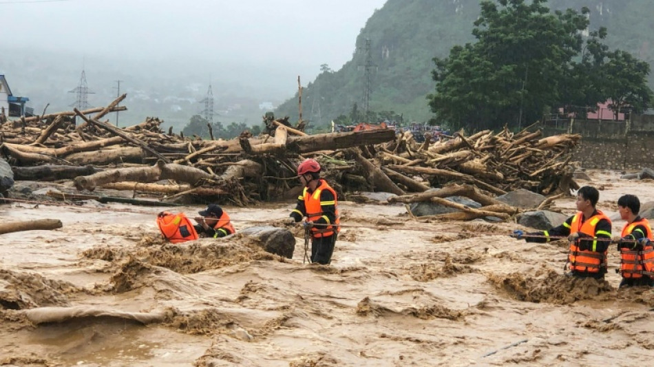  Vietnam floods and landslides kill at least 4
 