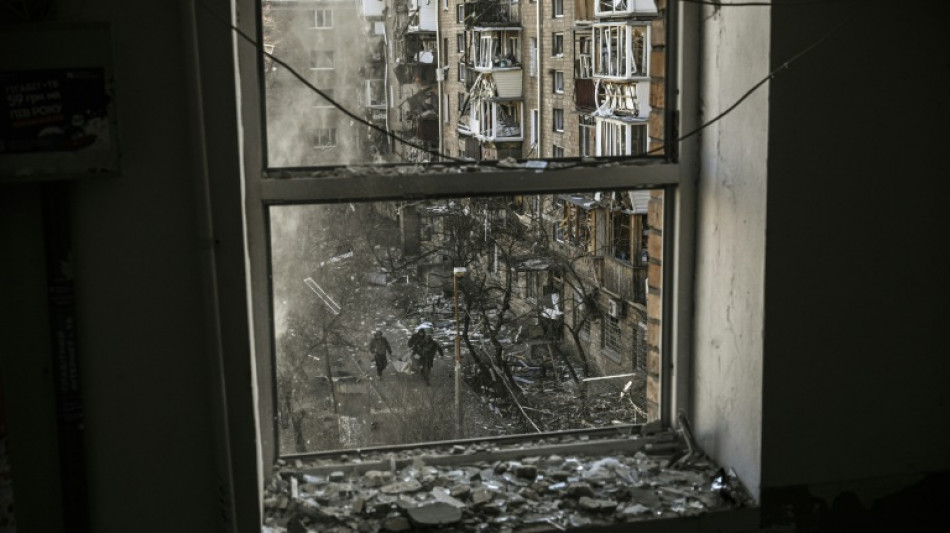 A Kiev, des enfants traumatis&eacute;s apr&egrave;s la destruction de leur &eacute;cole
