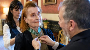 La Nobel autrichienne de littérature Elfriede Jelinek distinguée par la France