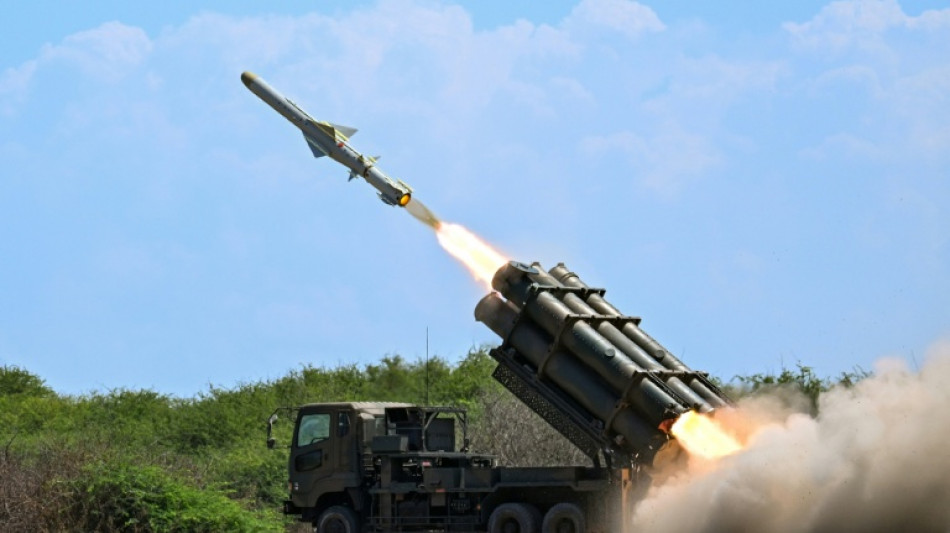  Jap&atilde;o lan&ccedil;a m&iacute;sseis durante exerc&iacute;cios e irrita a China 