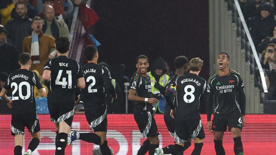 Arsenal goleia West Ham e ultrapassa City no Campeonato Ingl&ecirc;s
