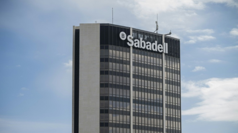 Los accionistas del Banco Sabadell aprueban la venta de su filial británica TSB al Santander