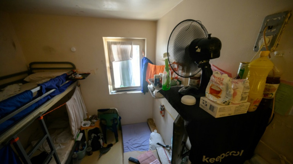 En prison, tenter d'&eacute;chapper &agrave; la chaleur face &agrave; la canicule