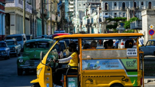 Carros eléctricos empiezan a desplazar a los viejos automóviles americanos en Cuba 
