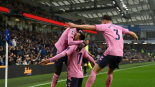Everton goleia Brighton e sai da zona de rebaixamento no Inglês