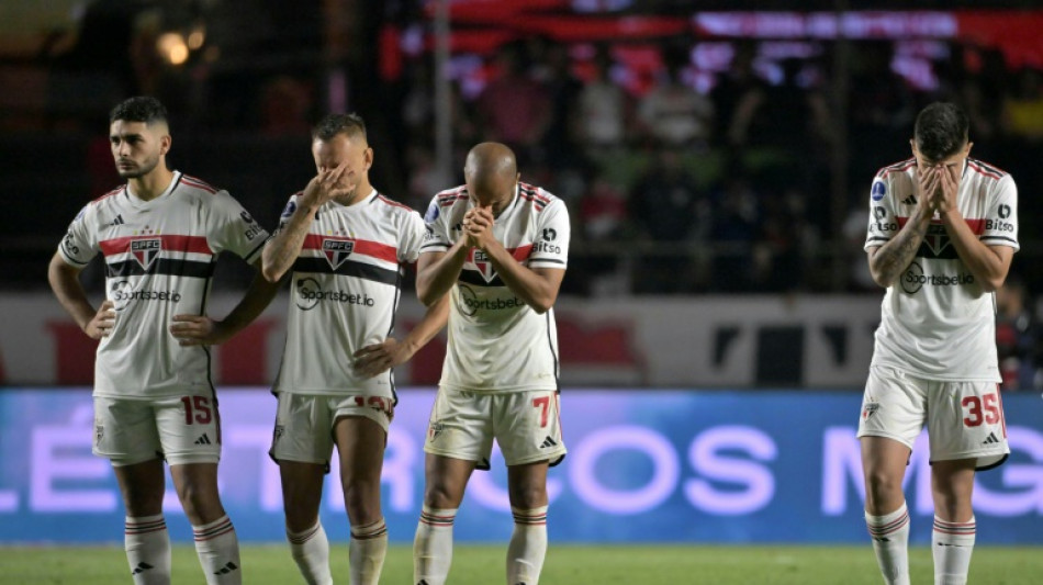 S&atilde;o Paulo perde para LDU nos p&ecirc;naltis e est&aacute; fora da Sul-Americana