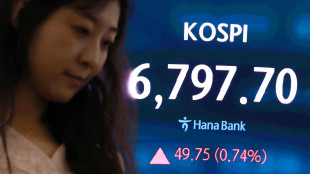 Borsa: Asia in ordine sparso, i conti di Sk Hynix affondano Seul e i chip