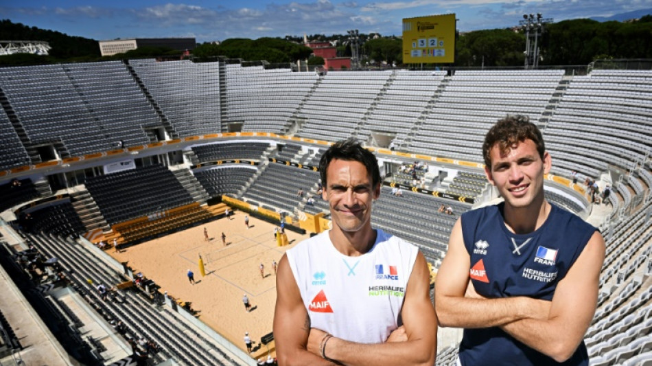 Le beach volley fran&ccedil;ais, les pieds dans le sable romain, la t&ecirc;te &agrave; Paris-2024