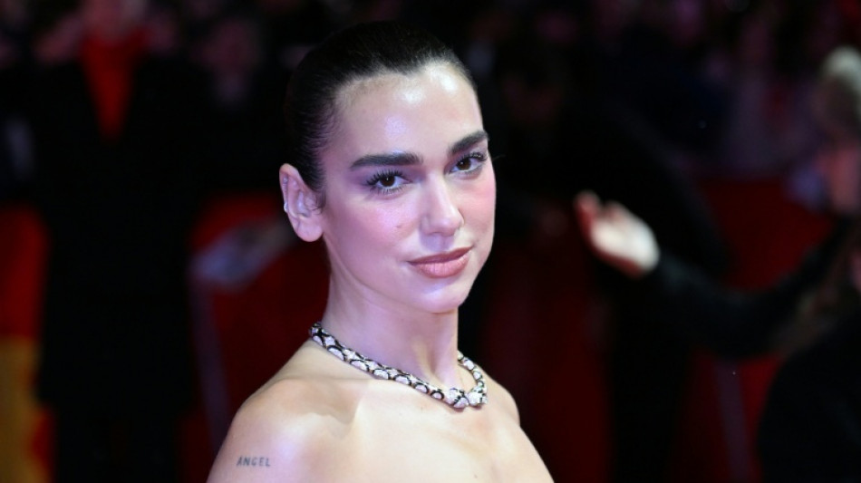 Dua Lipa soutient les manifestants albanais contre un complexe touristique li&eacute; &agrave; la famille Trump 