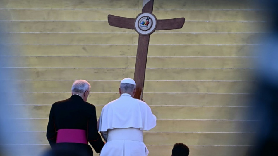 Young Catholics give rock star welcome to Pope Leo at vigil
