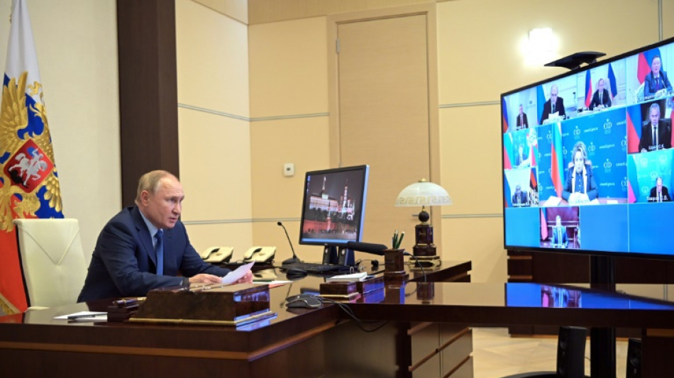 Ukraine: "confrontation ou concertation, c'est &agrave; Vladimir Poutine de le dire", insiste Paris
