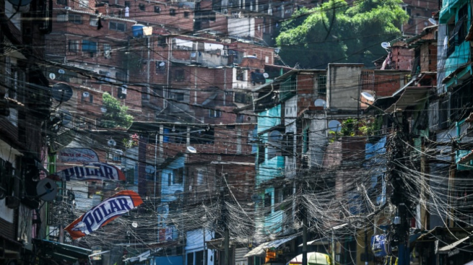  Venezuela reduz jornada do setor p&uacute;blico para "acalmar" crise el&eacute;trica 