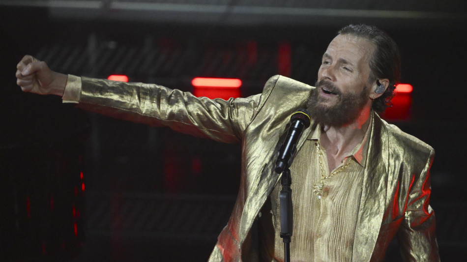 In 5mila in bici da oltreconfine per Jovanotti a Fusine