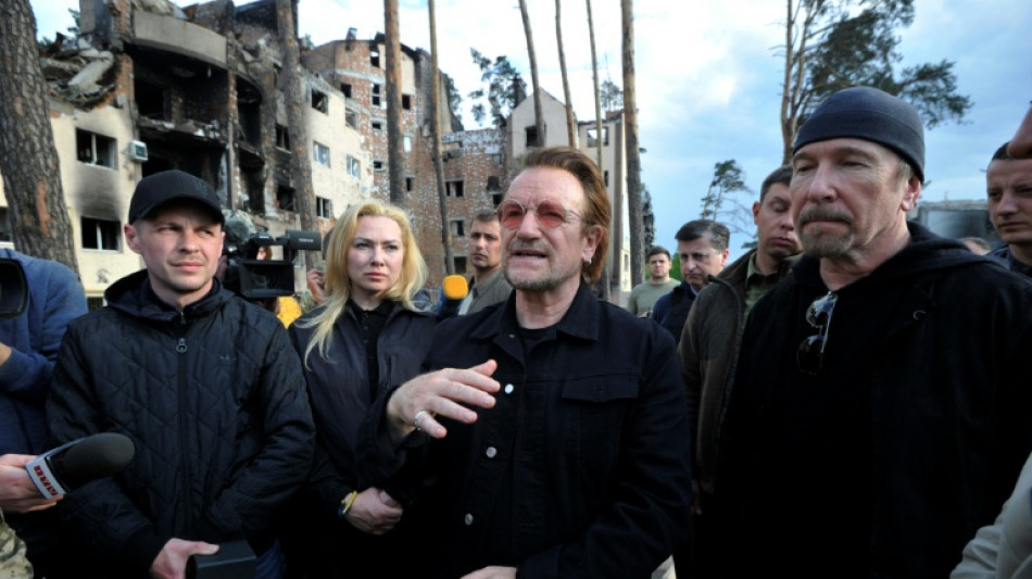 U2 lanza su primer trabajo con temas nuevos en casi una d&eacute;cada