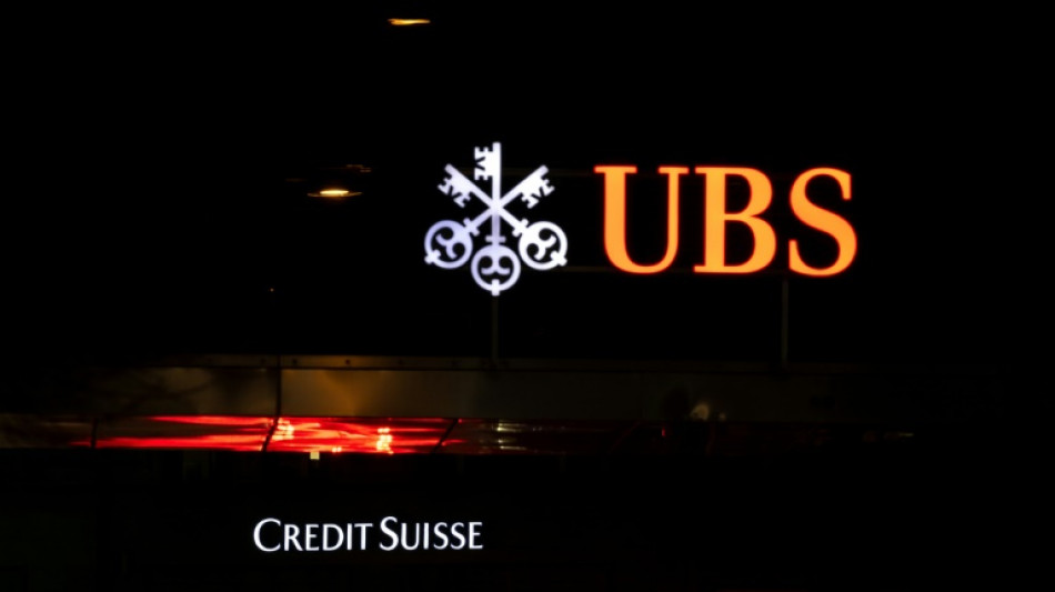 UBS esp&egrave;re boucler l'acquisition de Credit Suisse d'ici la fin juin