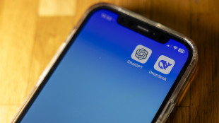 Anche i chatbot soffrono di afasia, parlano bene ma inventano