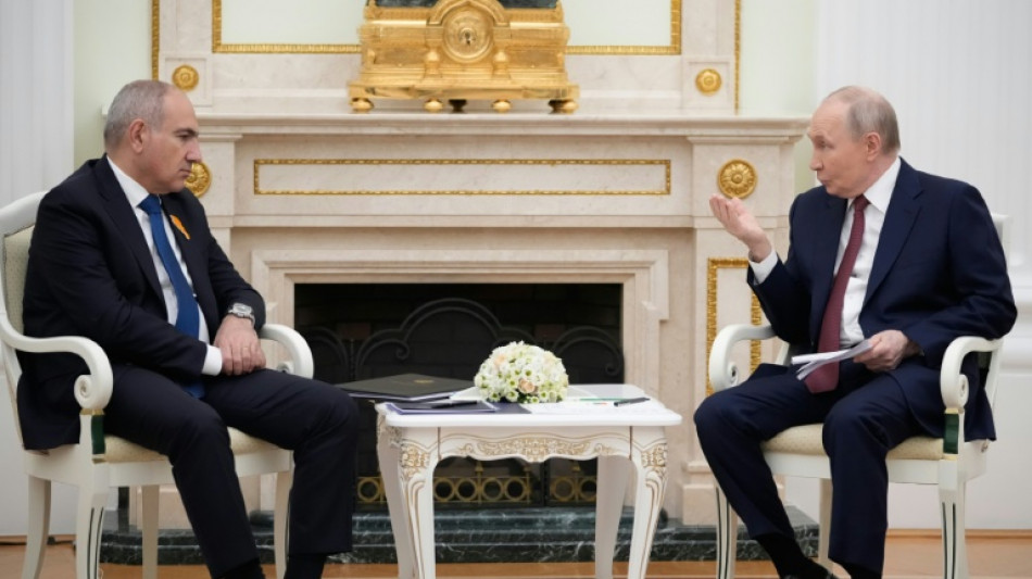  Armenia cannot be in both EU and Russian customs bloc, Putin says 