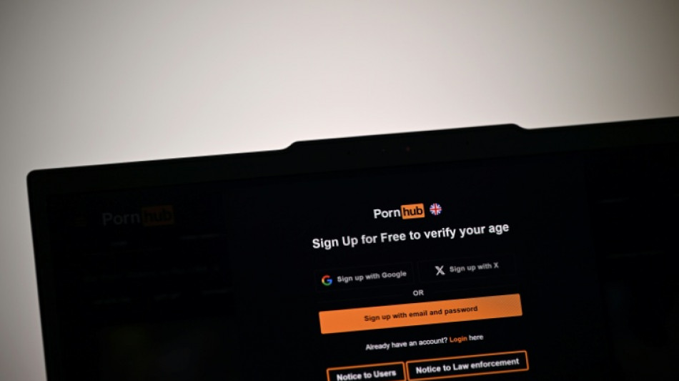  Reino Unido investiga a Pornhub por miedo de que los menores accedan a pornograf&iacute;a 