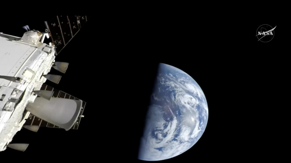  Artemis II, la capsula Orion pronta a entrare nell'atmosfera 