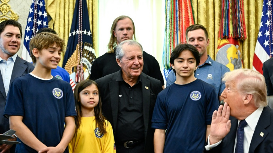  Trump dice ante un grupo de ni&ntilde;os que ejercita "un minuto al d&iacute;a" 