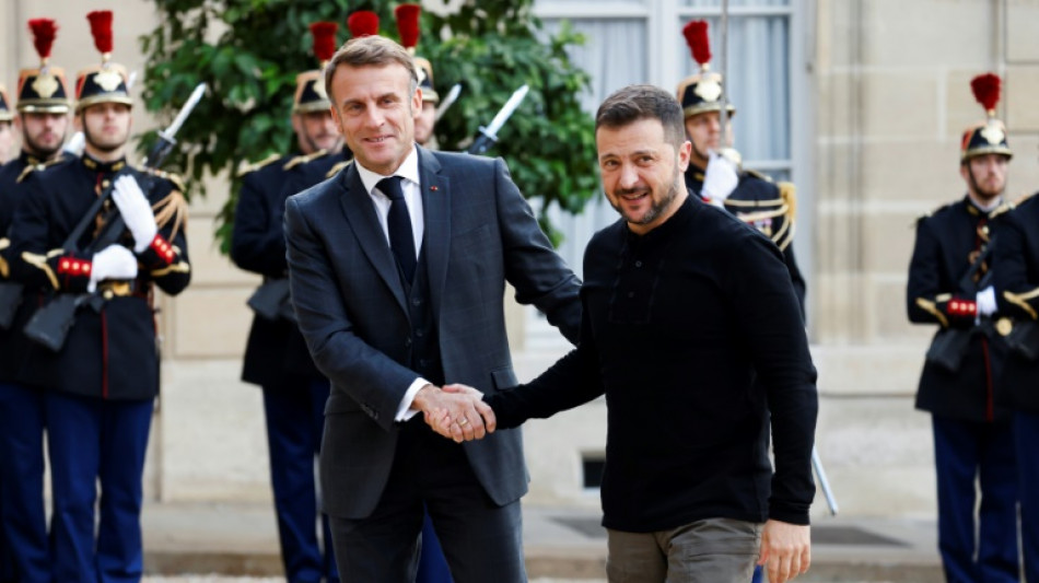 Zelensky poursuit sa tourn&eacute;e europ&eacute;enne &agrave; Paris dans l'espoir de davantage de soutien