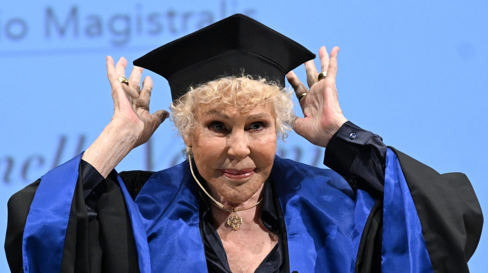 Vanoni laureata, 'ero ignorante ma poi arriv&ograve; Strehler'