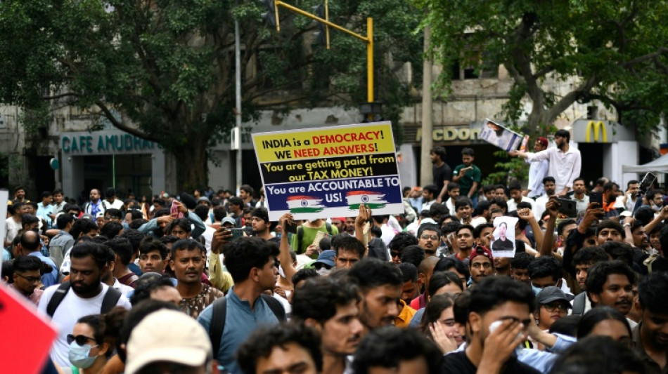  Indian police baton charge protesters marching to parliament 