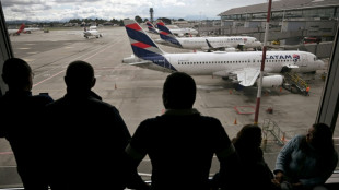 Venezuela suspende los vuelos con Colombia tras denunciar la llegada de "mercenarios"