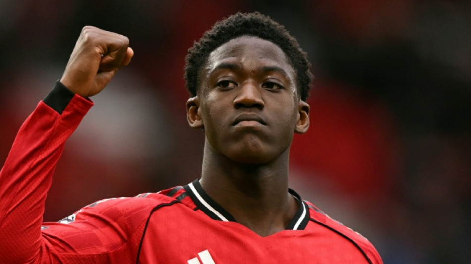  Mainoo signs new five-year Man Utd contract 