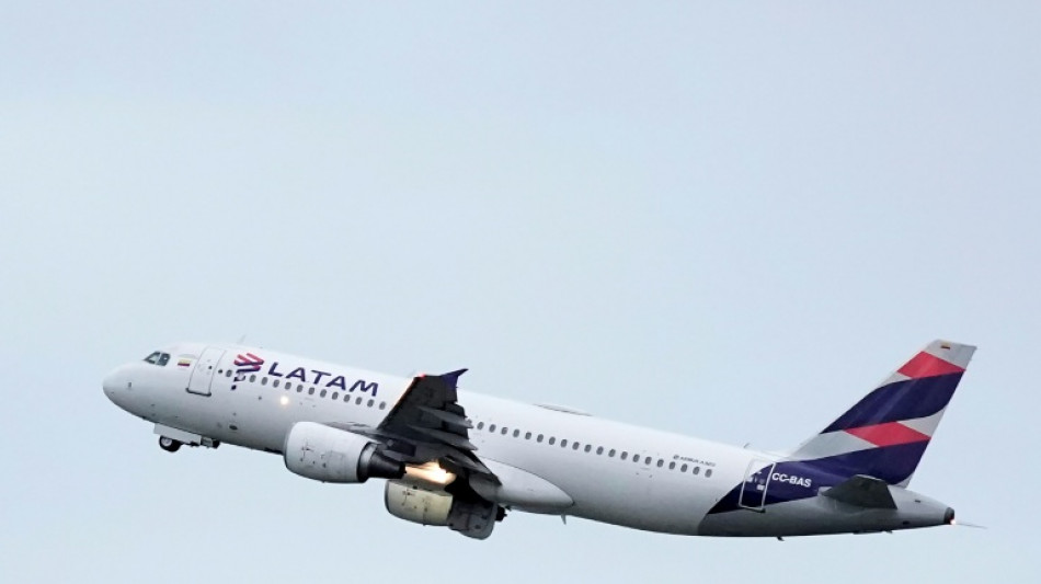  Latam retira 169 passageiros de voo após incêndio perto de avião no aeroporto de Guarulhos 