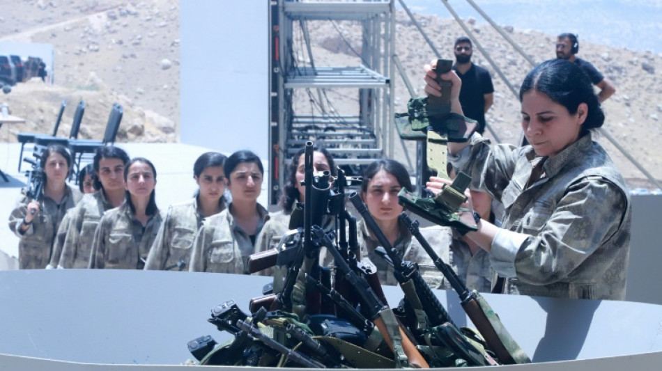  Parlamentares da Turquia apoiam lei hist&oacute;rica para reintegrar combatentes do PKK curdo 