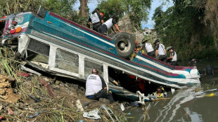 &Ocirc;nibus cai de barranco e deixa mais de 50 mortos na Guatemala